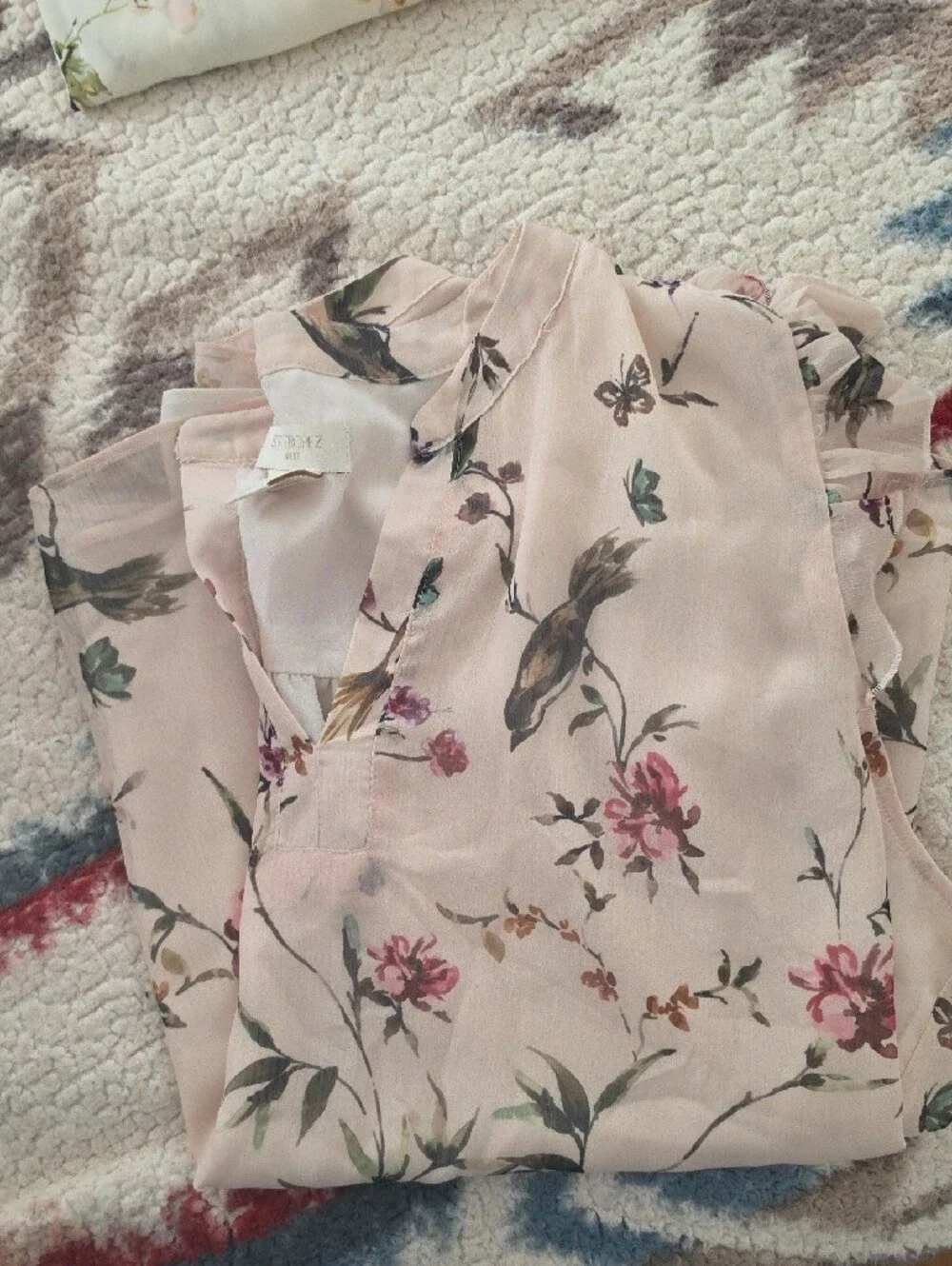 Saint Tropez West Pale Pink Floral Cap-Sleeve V-Neck Blouse - Picture 3 of 3